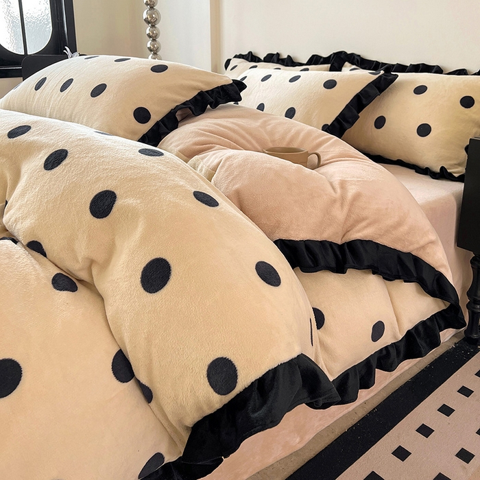 鑫利来家纺 2025新款法式黑花边牛奶绒四件套 牛奶绒-波点