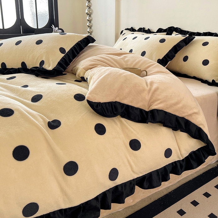 91家纺网 家纺一手货源 找家纺 鑫利来家纺 2025新款法式黑花边牛奶绒四件套 牛奶绒-波点