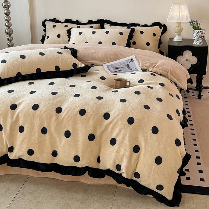 91家纺网 家纺一手货源 找家纺 鑫利来家纺 2025新款法式黑花边牛奶绒四件套 牛奶绒-波点