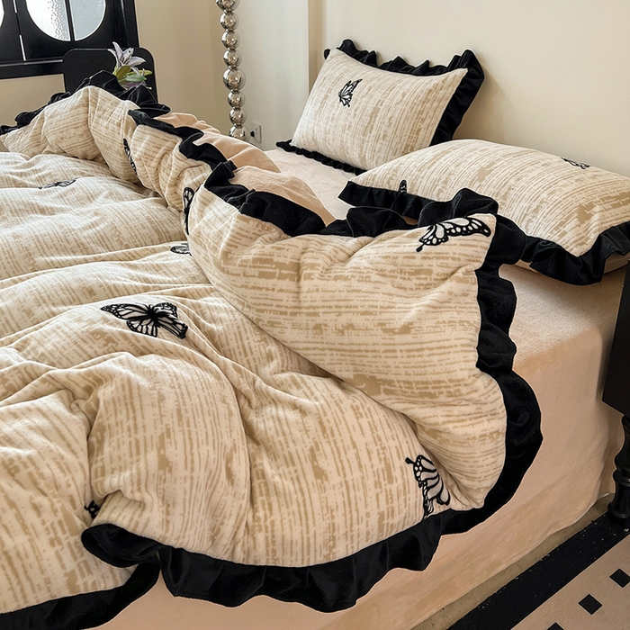 91家纺网 家纺一手货源 找家纺 鑫利来家纺 2025新款法式黑花边牛奶绒四件套 牛奶绒-法式蝴蝶