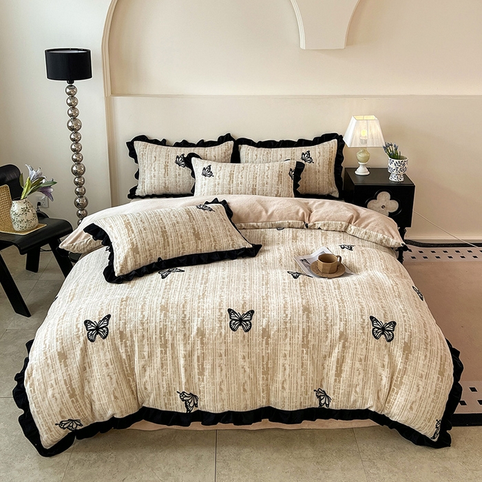 91家纺网 家纺一手货源 找家纺 鑫利来家纺 2025新款法式黑花边牛奶绒四件套 牛奶绒-法式蝴蝶