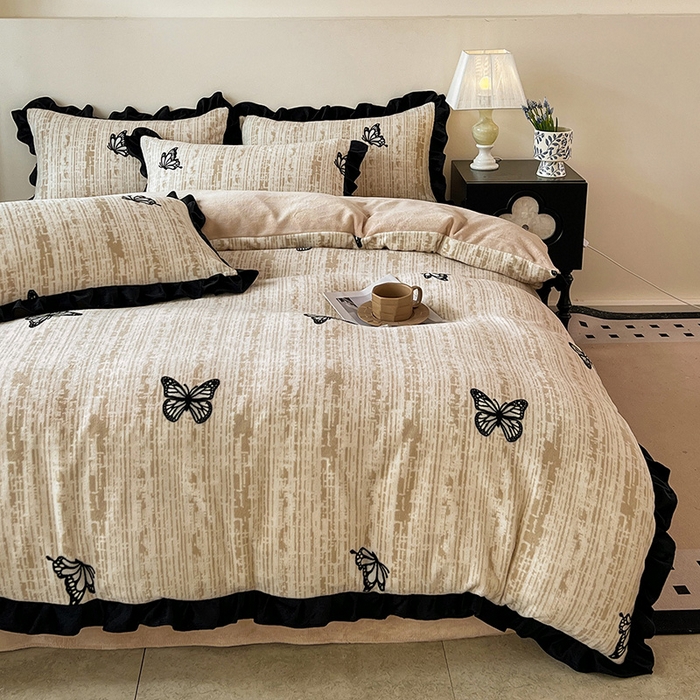 91家纺网 家纺一手货源 找家纺 鑫利来家纺 2025新款法式黑花边牛奶绒四件套 牛奶绒-法式蝴蝶