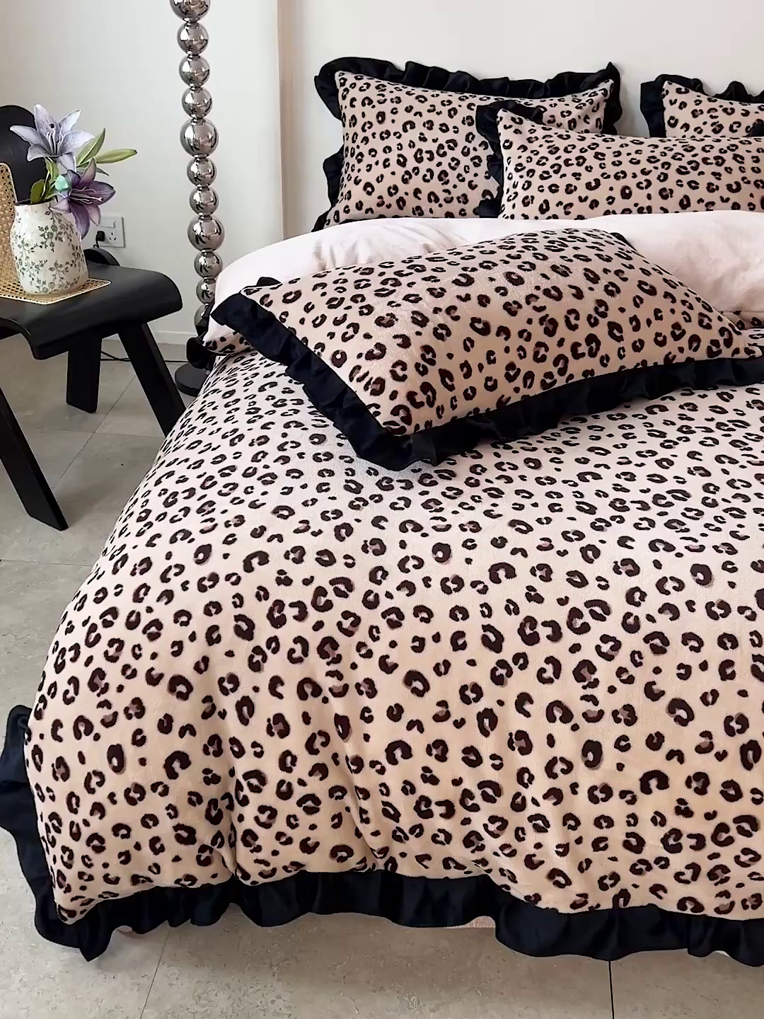 91家纺网 家纺一手货源 找家纺 鑫利来家纺 2025新款法式黑花边牛奶绒四件套 牛奶绒-豹纹