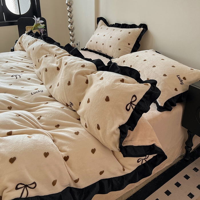 91家纺网 家纺一手货源 找家纺 （总）逸林家纺《原希尔顿逸林》 2025新款法式黑花边牛奶绒四件套韩版花边法式赫本风牛奶绒四件套爆款