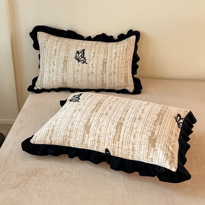 91家纺网 家纺一手货源 找家纺 逸林家纺《原希尔顿逸林》 2025新款法式黑花边牛奶绒四件套韩版花边法式赫本风牛奶绒四件套爆款 牛奶绒-法式蝴蝶