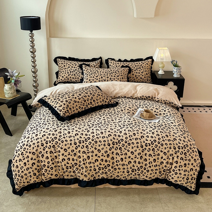 91家纺网 家纺一手货源 找家纺 逸林家纺《原希尔顿逸林》 2025新款法式黑花边牛奶绒四件套韩版花边法式赫本风牛奶绒四件套爆款 牛奶绒-豹纹