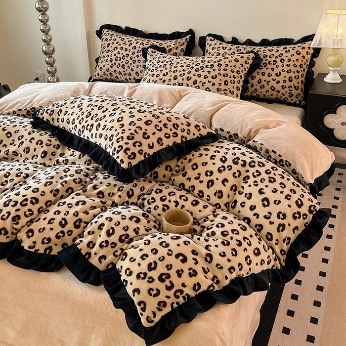 91家纺网 家纺一手货源 找家纺 逸林家纺《原希尔顿逸林》 2025新款法式黑花边牛奶绒四件套韩版花边法式赫本风牛奶绒四件套爆款 牛奶绒-豹纹