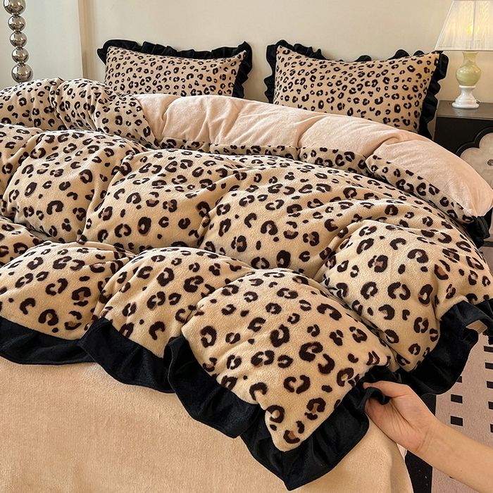 91家纺网 家纺一手货源 找家纺 逸林家纺《原希尔顿逸林》 2025新款法式黑花边牛奶绒四件套韩版花边法式赫本风牛奶绒四件套爆款 牛奶绒-豹纹