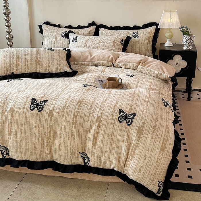 91家纺网 家纺一手货源 找家纺 逸林家纺《原希尔顿逸林》 2025新款法式黑花边牛奶绒四件套韩版花边法式赫本风牛奶绒四件套爆款 牛奶绒-法式蝴蝶