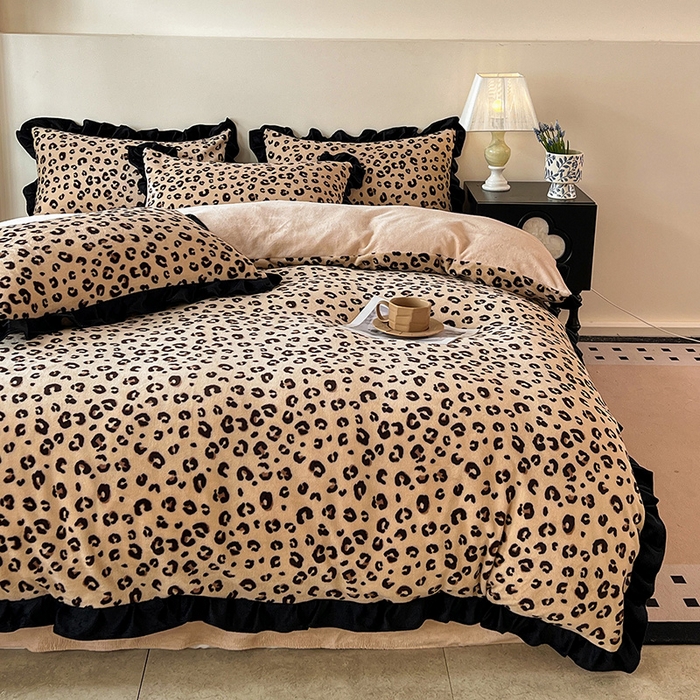 91家纺网 家纺一手货源 找家纺 逸林家纺《原希尔顿逸林》 2025新款法式黑花边牛奶绒四件套韩版花边法式赫本风牛奶绒四件套爆款 牛奶绒-豹纹