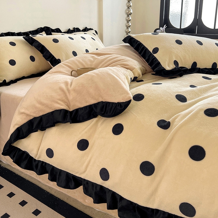 91家纺网 家纺一手货源 找家纺 逸林家纺《原希尔顿逸林》 2025新款法式黑花边牛奶绒四件套韩版花边法式赫本风牛奶绒四件套爆款 牛奶绒-波点