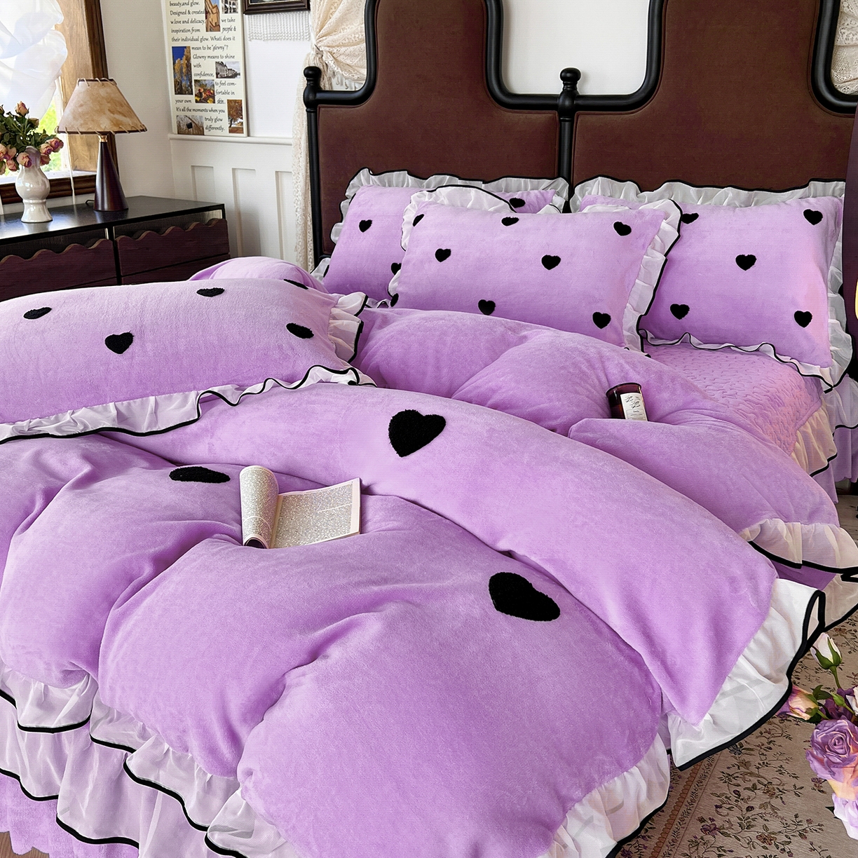 91家纺网 家纺一手货源 找家纺 （总）梦柏家纺 2025新款韩式牛奶绒刺绣花边床盖四件套