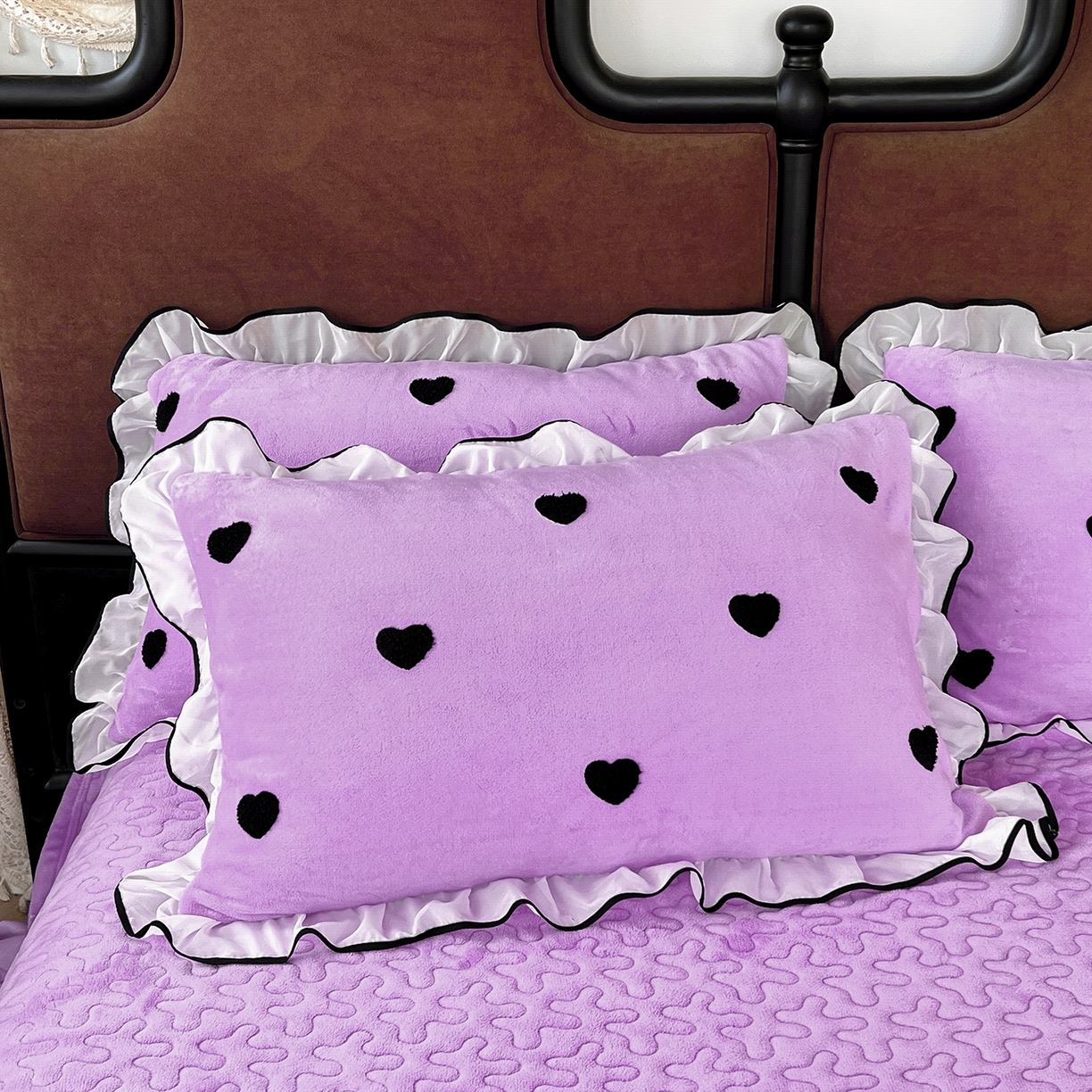 91家纺网 家纺一手货源 找家纺 （总）梦柏家纺 2025新款韩式牛奶绒刺绣花边床盖四件套