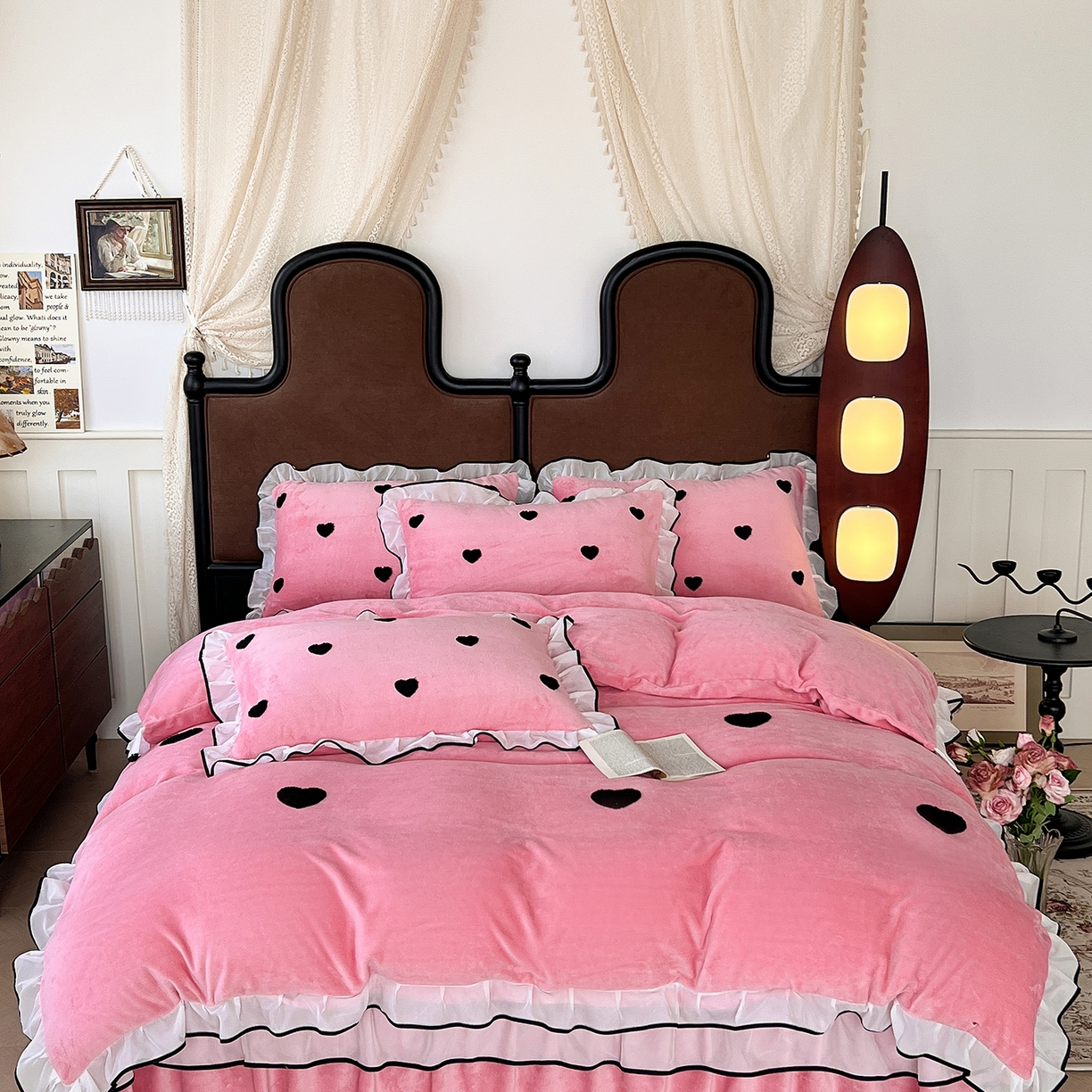 91家纺网 家纺一手货源 找家纺 （总）梦柏家纺 2025新款韩式牛奶绒刺绣花边床盖四件套