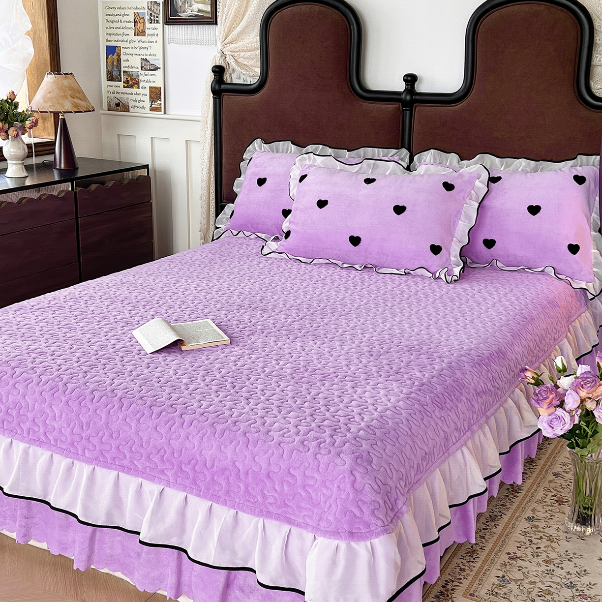 91家纺网 家纺一手货源 找家纺 梦柏家纺 2025新款韩式牛奶绒刺绣花边床盖四件套 风信紫