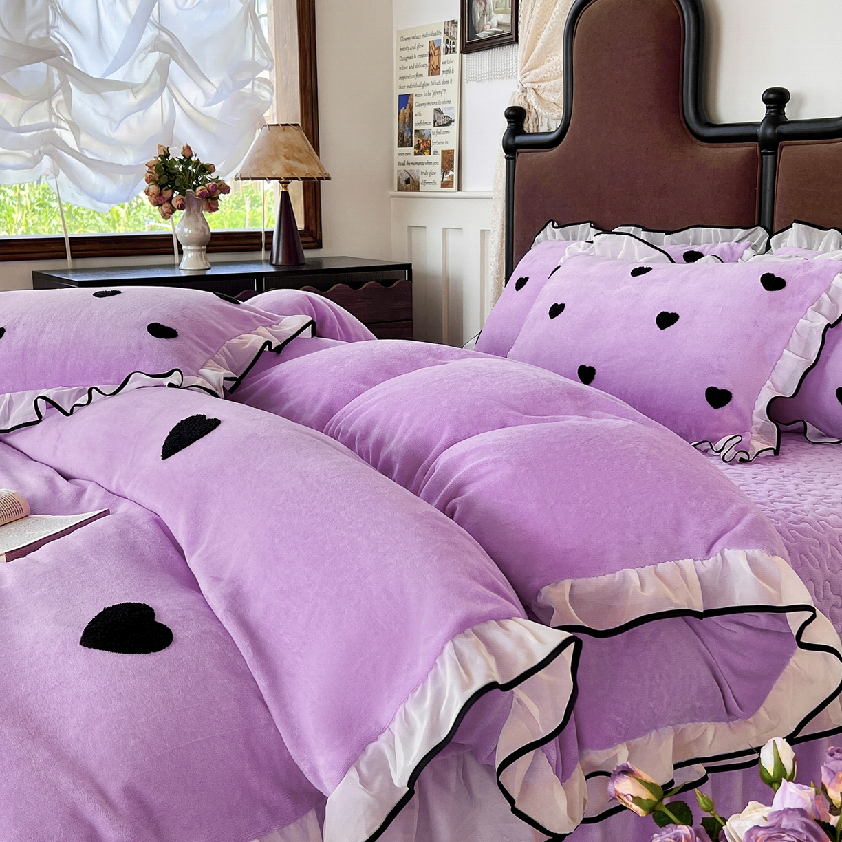 91家纺网 家纺一手货源 找家纺 梦柏家纺 2025新款韩式牛奶绒刺绣花边床盖四件套 风信紫