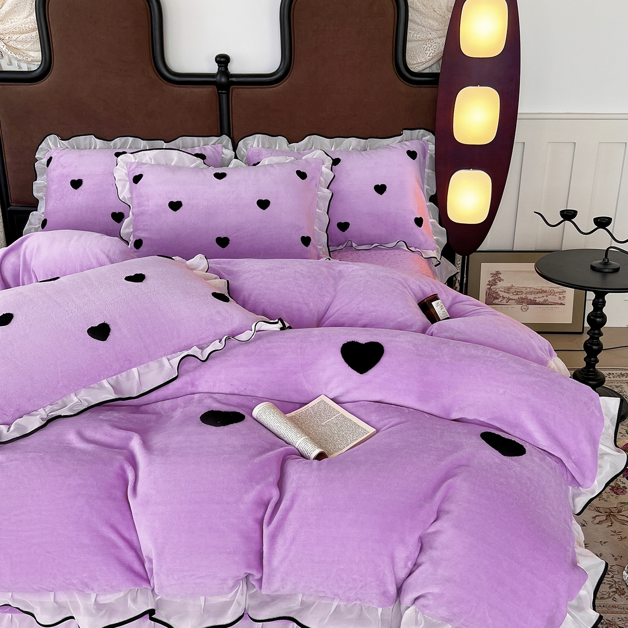 91家纺网 家纺一手货源 找家纺 梦柏家纺 2025新款韩式牛奶绒刺绣花边床盖四件套 风信紫