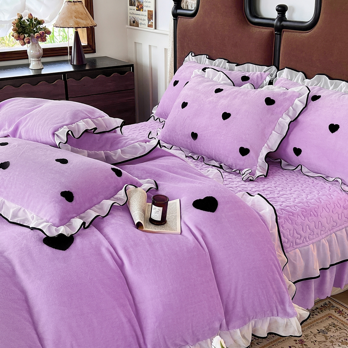 91家纺网 家纺一手货源 找家纺 梦柏家纺 2025新款韩式牛奶绒刺绣花边床盖四件套 风信紫