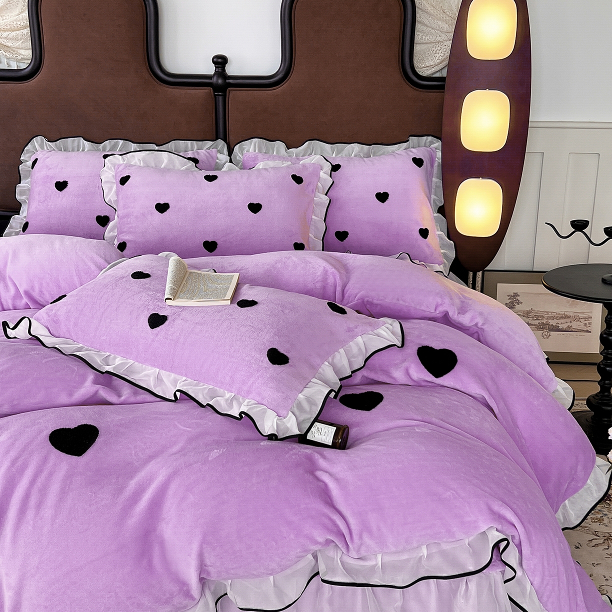 91家纺网 家纺一手货源 找家纺 梦柏家纺 2025新款韩式牛奶绒刺绣花边床盖四件套 风信紫