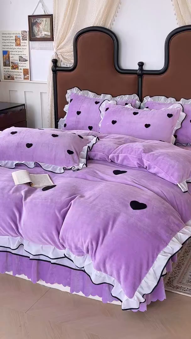 91家纺网 家纺一手货源 找家纺 梦柏家纺 2025新款韩式牛奶绒刺绣花边床盖四件套 风信紫