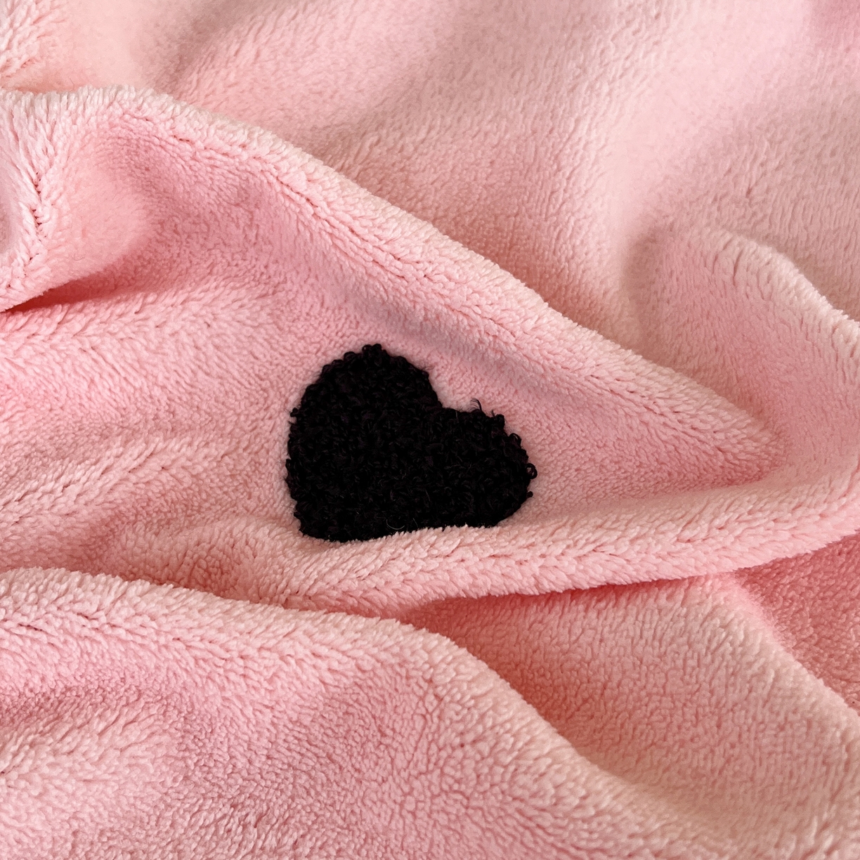 91家纺网 家纺一手货源 找家纺 梦柏家纺 2025新款韩式牛奶绒刺绣花边床盖四件套 樱花粉