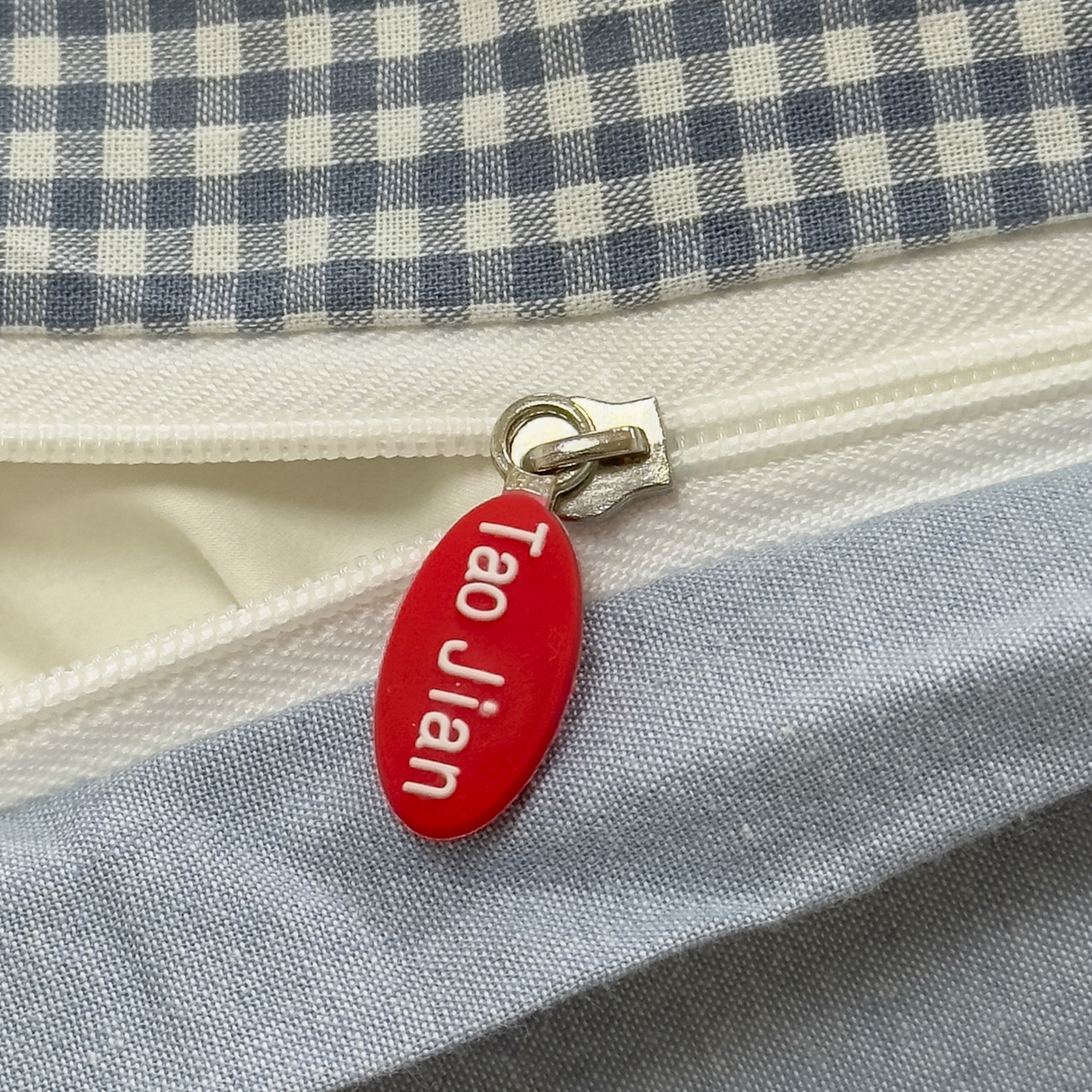 91家纺网 家纺一手货源 找家纺 宜家坊 2025新款A类全棉色织水洗棉四件套纯棉格子纯色被套学生宿舍三件套定制定做 密格-浅蓝