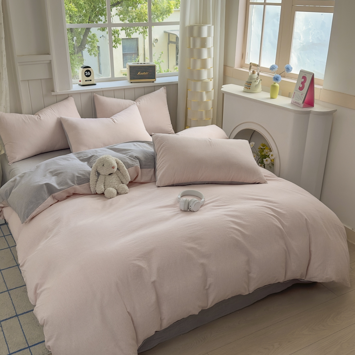 91家纺网 家纺一手货源 找家纺 宜家坊 2025新款A类全棉色织水洗棉四件套纯棉格子纯色被套学生宿舍三件套定制定做 密条-粉灰