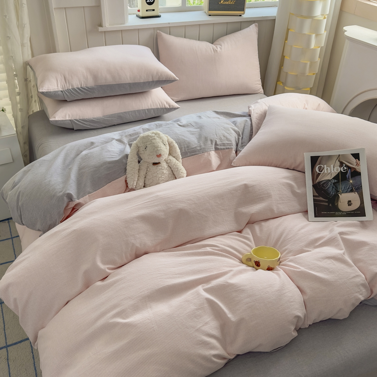 91家纺网 家纺一手货源 找家纺 宜家坊 2025新款A类全棉色织水洗棉四件套纯棉格子纯色被套学生宿舍三件套定制定做 密条-粉灰