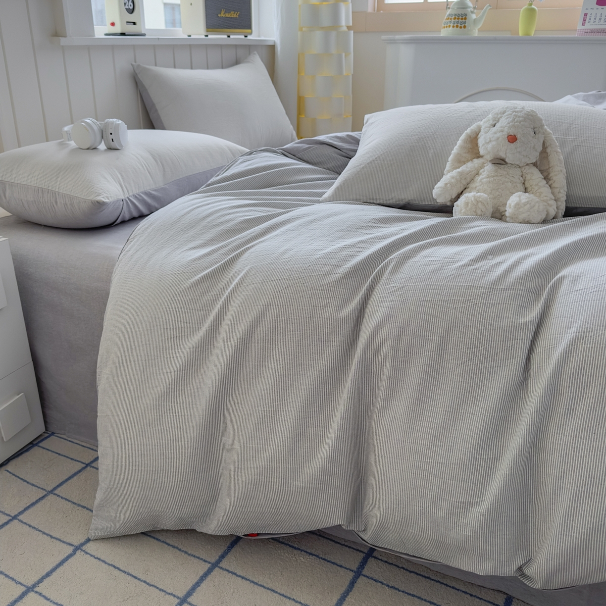 91家纺网 家纺一手货源 找家纺 宜家坊 2025新款A类全棉色织水洗棉四件套纯棉格子纯色被套学生宿舍三件套定制定做 密条-浅灰