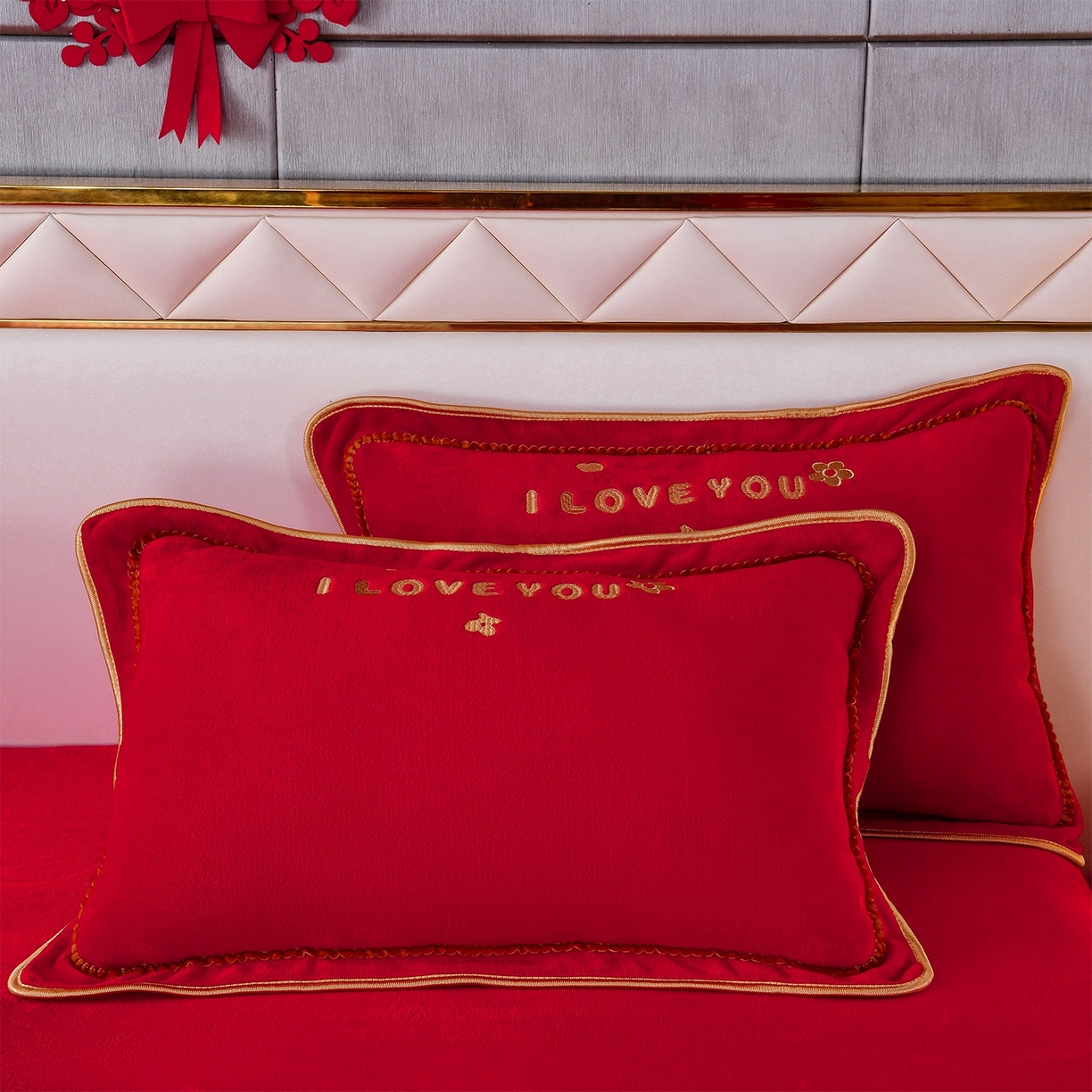 91家纺网 家纺一手货源 找家纺 居尚家纺 2025新款牛奶绒大红婚庆刺绣四件套 大喜之日