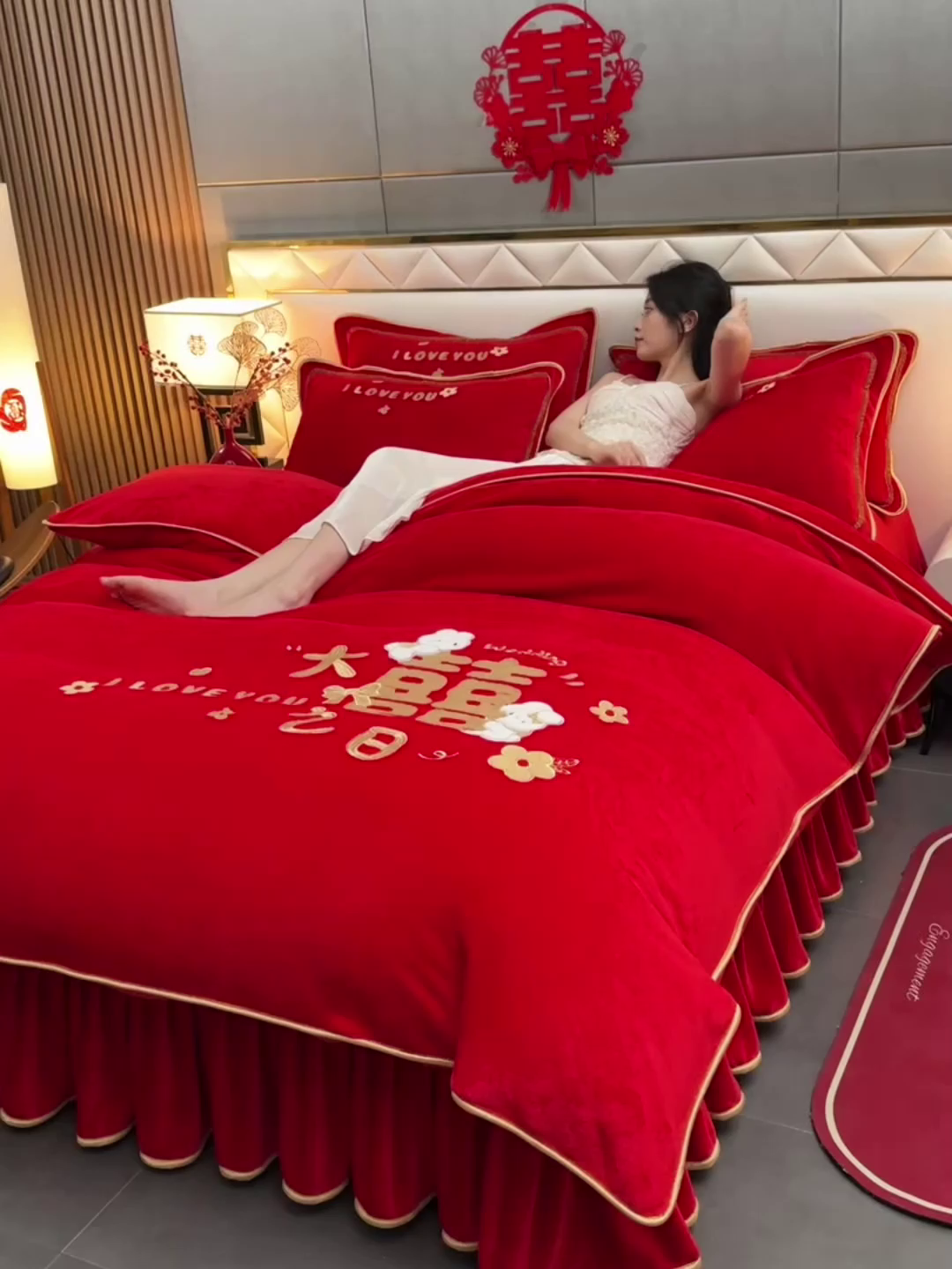 91家纺网 家纺一手货源 找家纺 居尚家纺 2025新款牛奶绒大红婚庆刺绣四件套 大喜之日