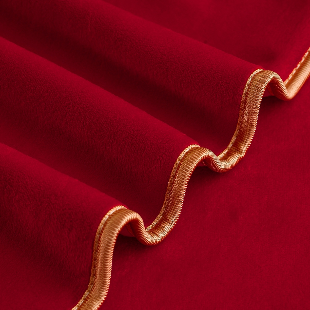 91家纺网 家纺一手货源 找家纺 居尚家纺 2025新款牛奶绒大红婚庆刺绣四件套 浪漫之约