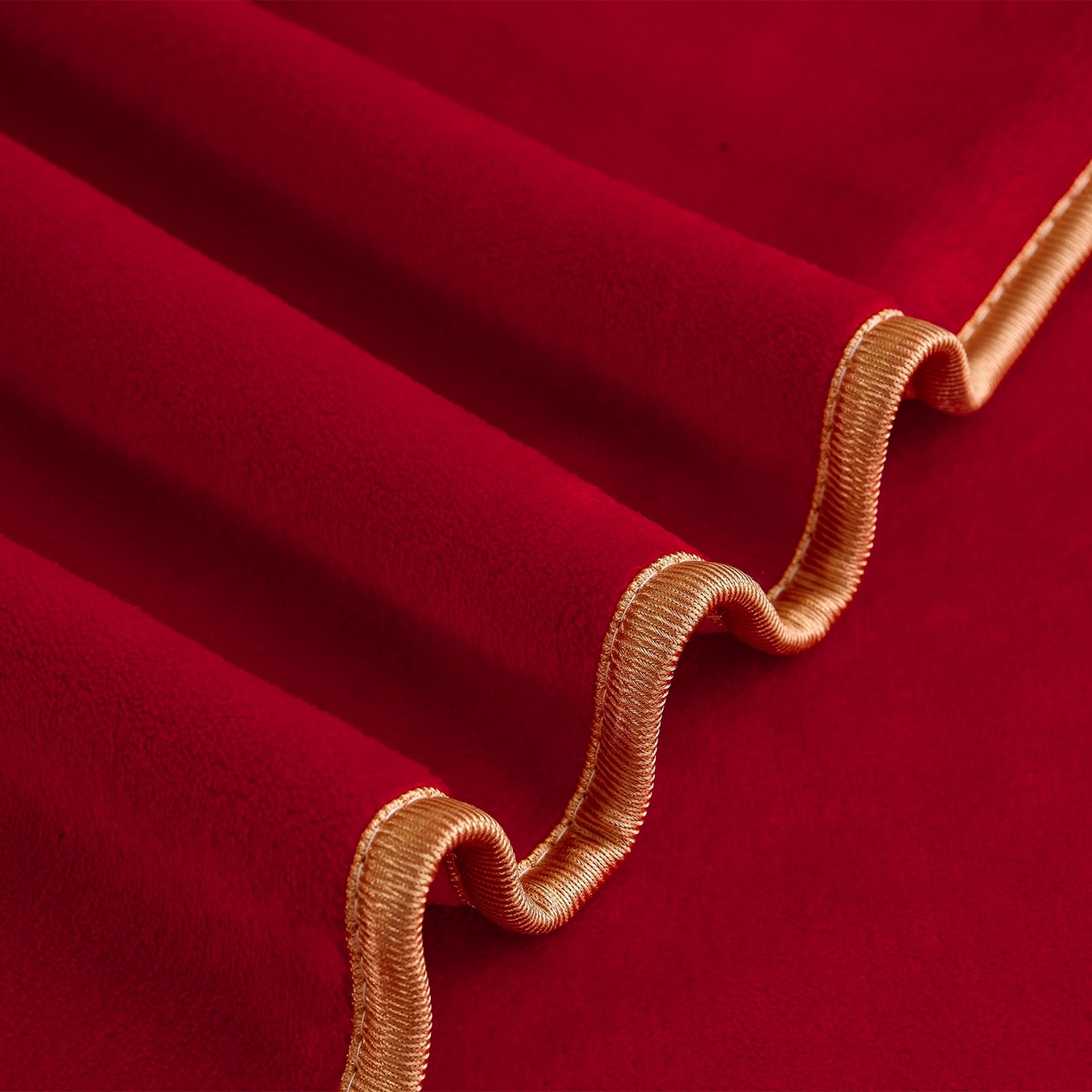 91家纺网 家纺一手货源 找家纺 居尚家纺 2025新款牛奶绒大红婚庆刺绣四件套 龙凤呈祥