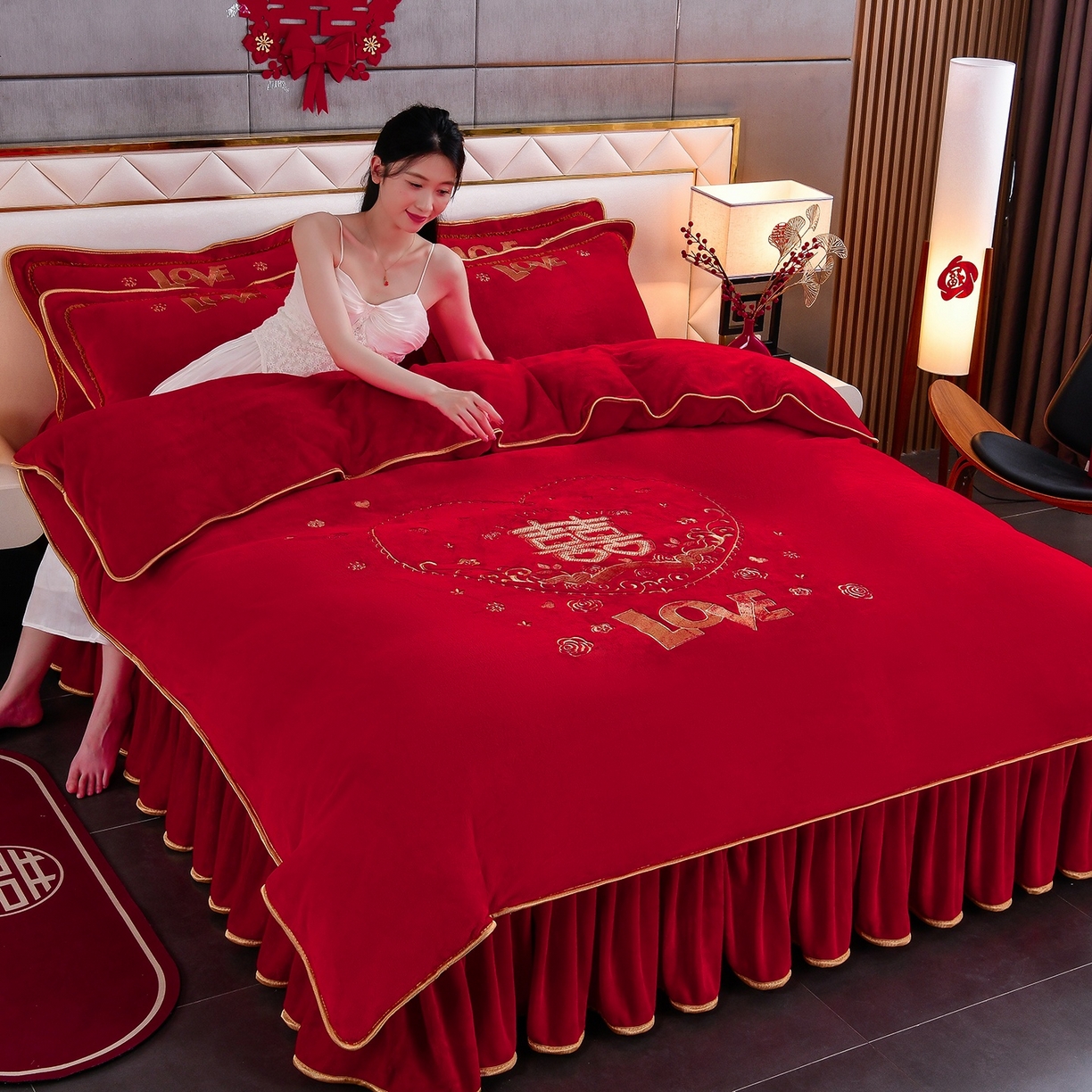 91家纺网 家纺一手货源 找家纺 居尚家纺 2025新款牛奶绒大红婚庆刺绣四件套 喜爱