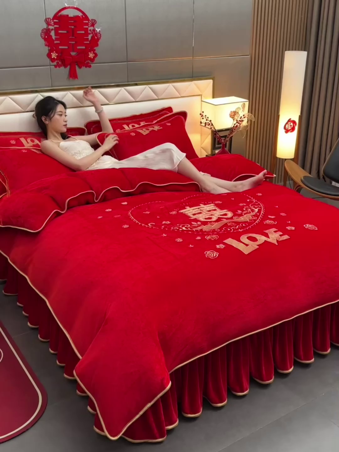 91家纺网 家纺一手货源 找家纺 居尚家纺 2025新款牛奶绒大红婚庆刺绣四件套 喜爱