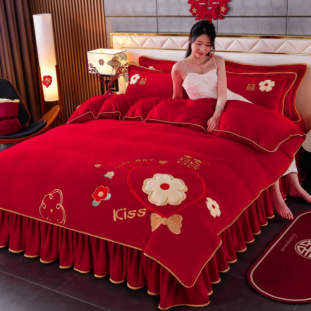 91家纺网 家纺一手货源 找家纺 居尚家纺 2025新款牛奶绒大红婚庆刺绣四件套 心生欢喜