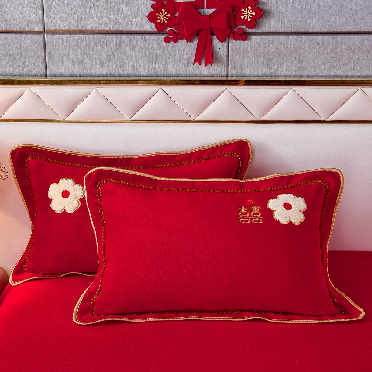 91家纺网 家纺一手货源 找家纺 居尚家纺 2025新款牛奶绒大红婚庆刺绣四件套 心生欢喜