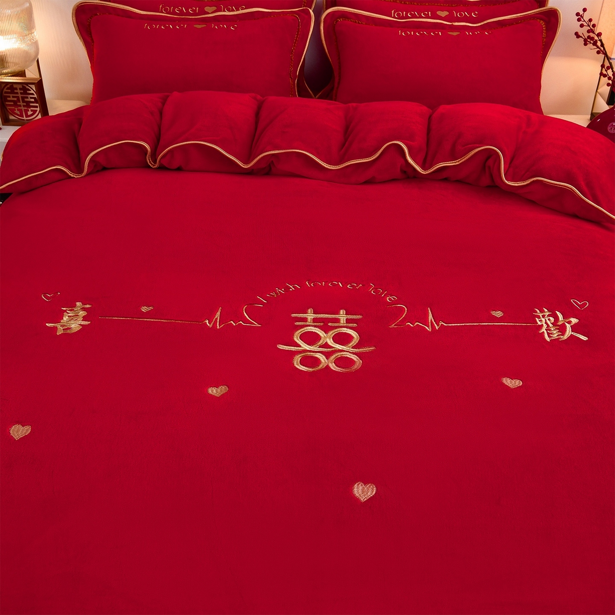 91家纺网 家纺一手货源 找家纺 居尚家纺 2025新款牛奶绒大红婚庆刺绣四件套 幸福满满