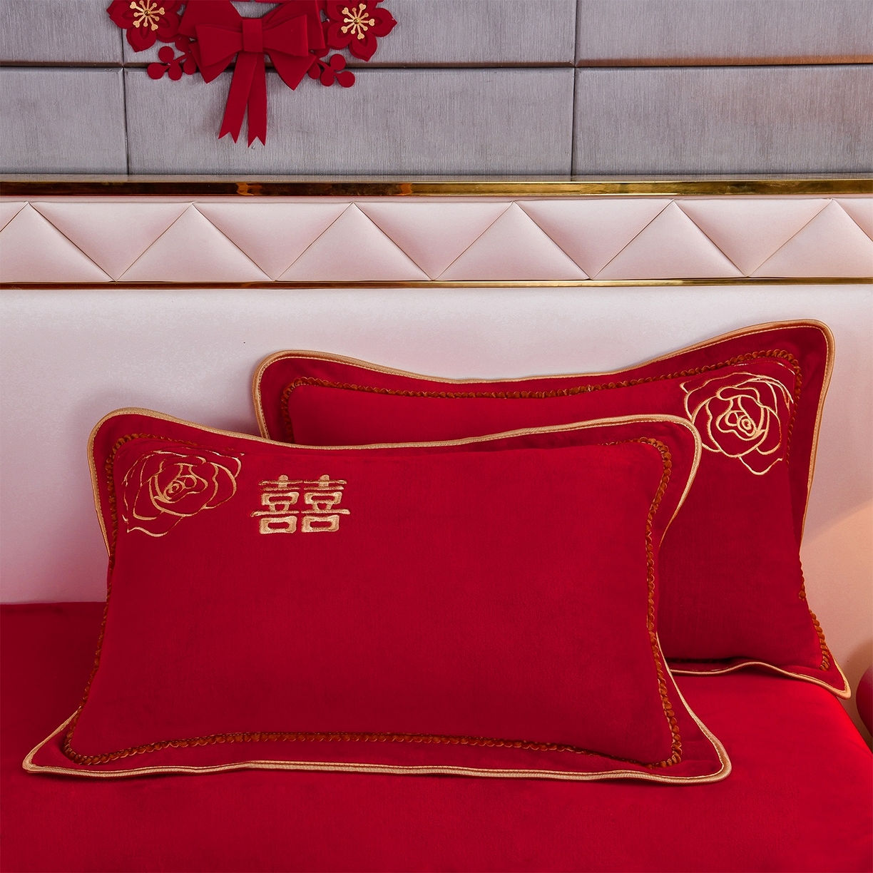 91家纺网 家纺一手货源 找家纺 居尚家纺 2025新款牛奶绒大红婚庆刺绣四件套 永恒爱恋