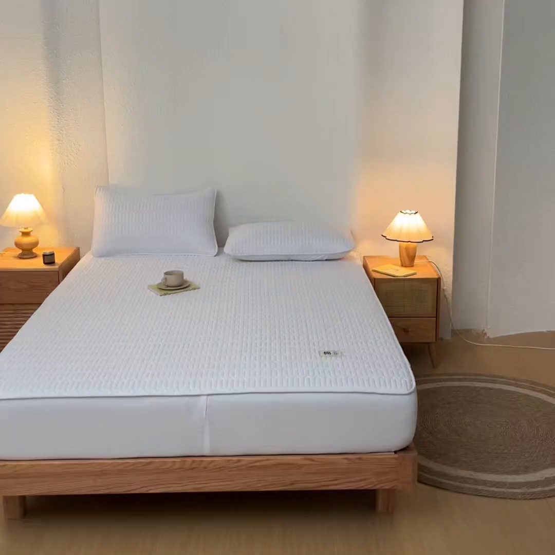 91家纺网 家纺一手货源 找家纺 曼陀罗 2025新款A类新疆棉花夹棉防水床笠 小竹纹-本白