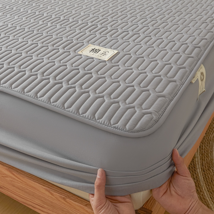 91家纺网 家纺一手货源 找家纺 曼陀罗 2025新款A类新疆棉花夹棉防水床笠 小竹纹-深灰