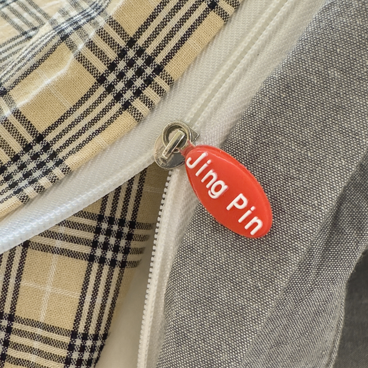 91家纺网 家纺一手货源 找家纺 宜家坊 2025新款A类全棉色织水洗棉被套单件纯棉格子纯色学生宿舍被罩定制定做 春野-咖灰