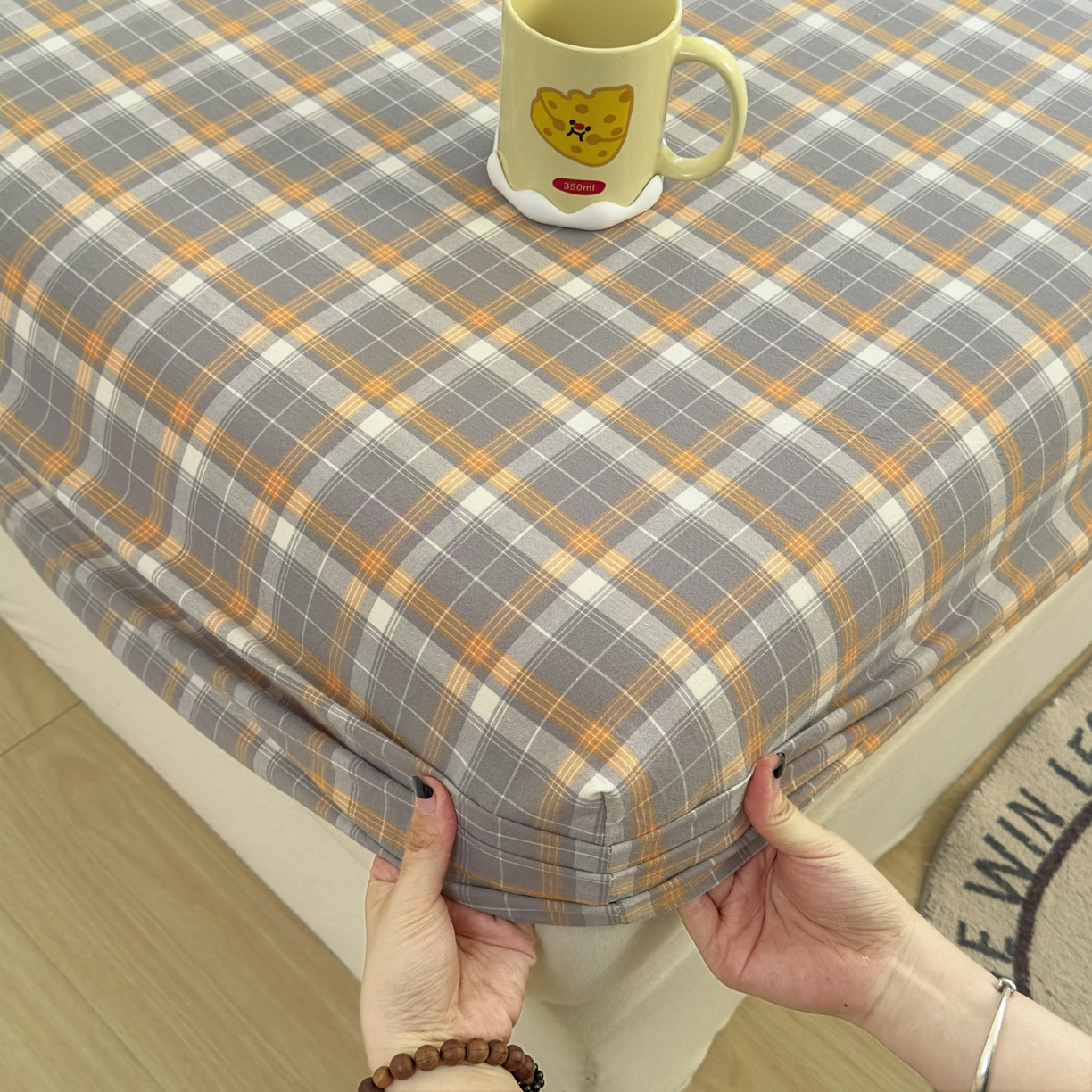 91家纺网 家纺一手货源 找家纺 宜家坊 2025新款A类色织全棉水洗棉床笠单件纯棉格子纯色学生宿舍定制定做 映像格-橙灰