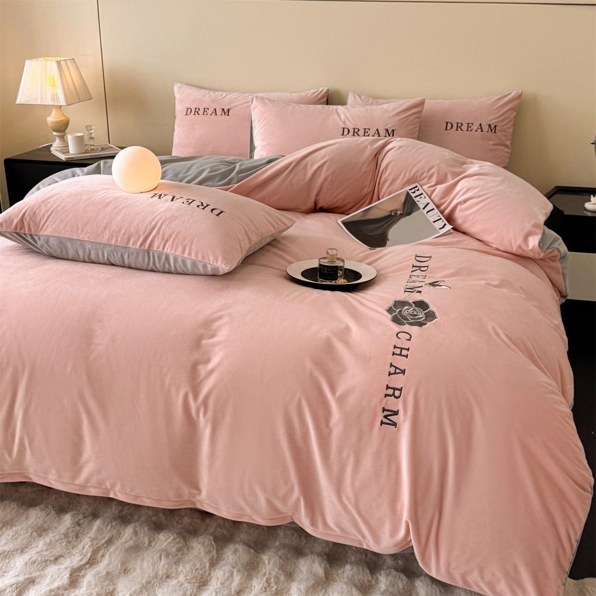 91家纺网 家纺一手货源 找家纺 云棉坊 2025新款水晶绒刺绣四件套-初见 初见-蜜桃粉