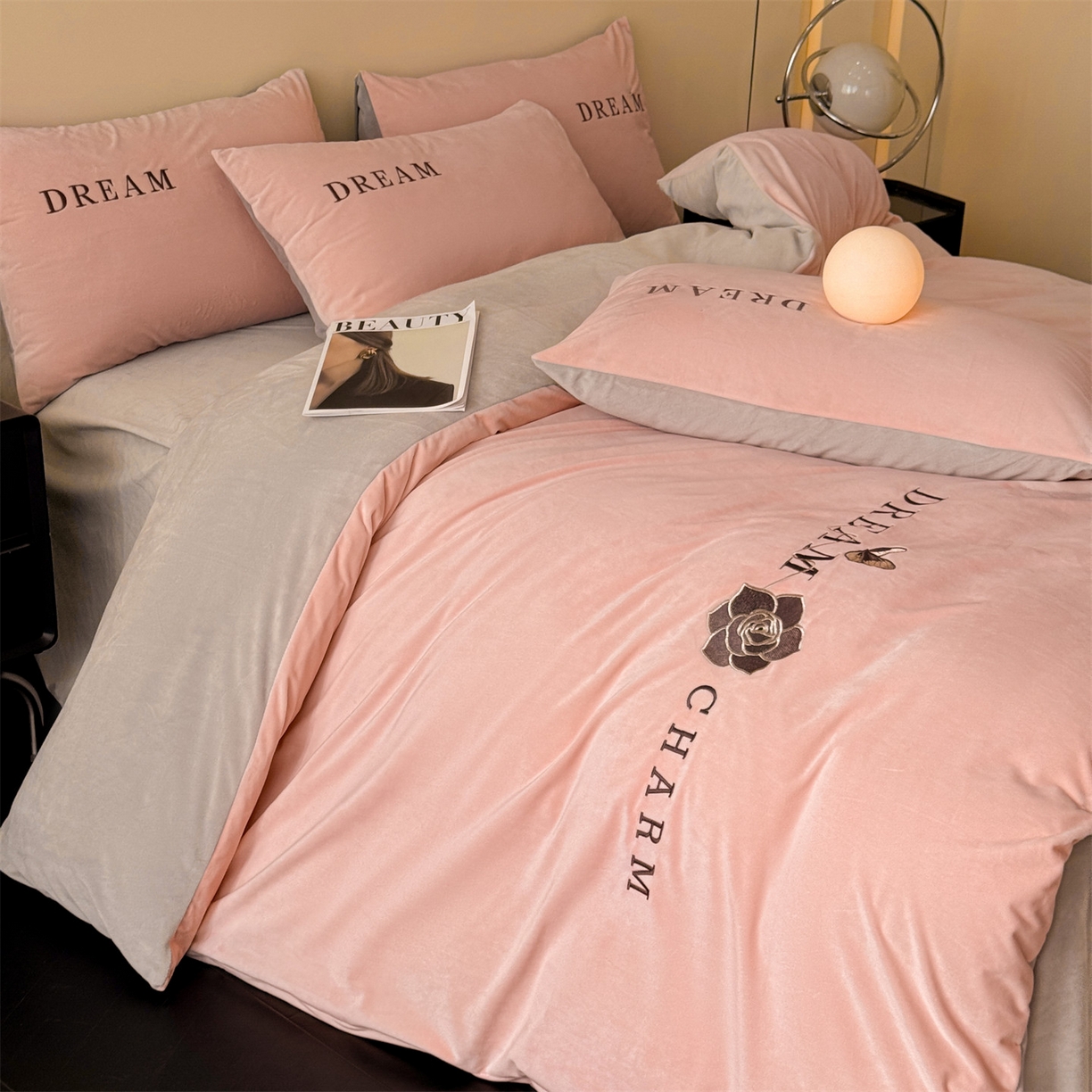 91家纺网 家纺一手货源 找家纺 云棉坊 2025新款水晶绒刺绣四件套-初见 初见-蜜桃粉