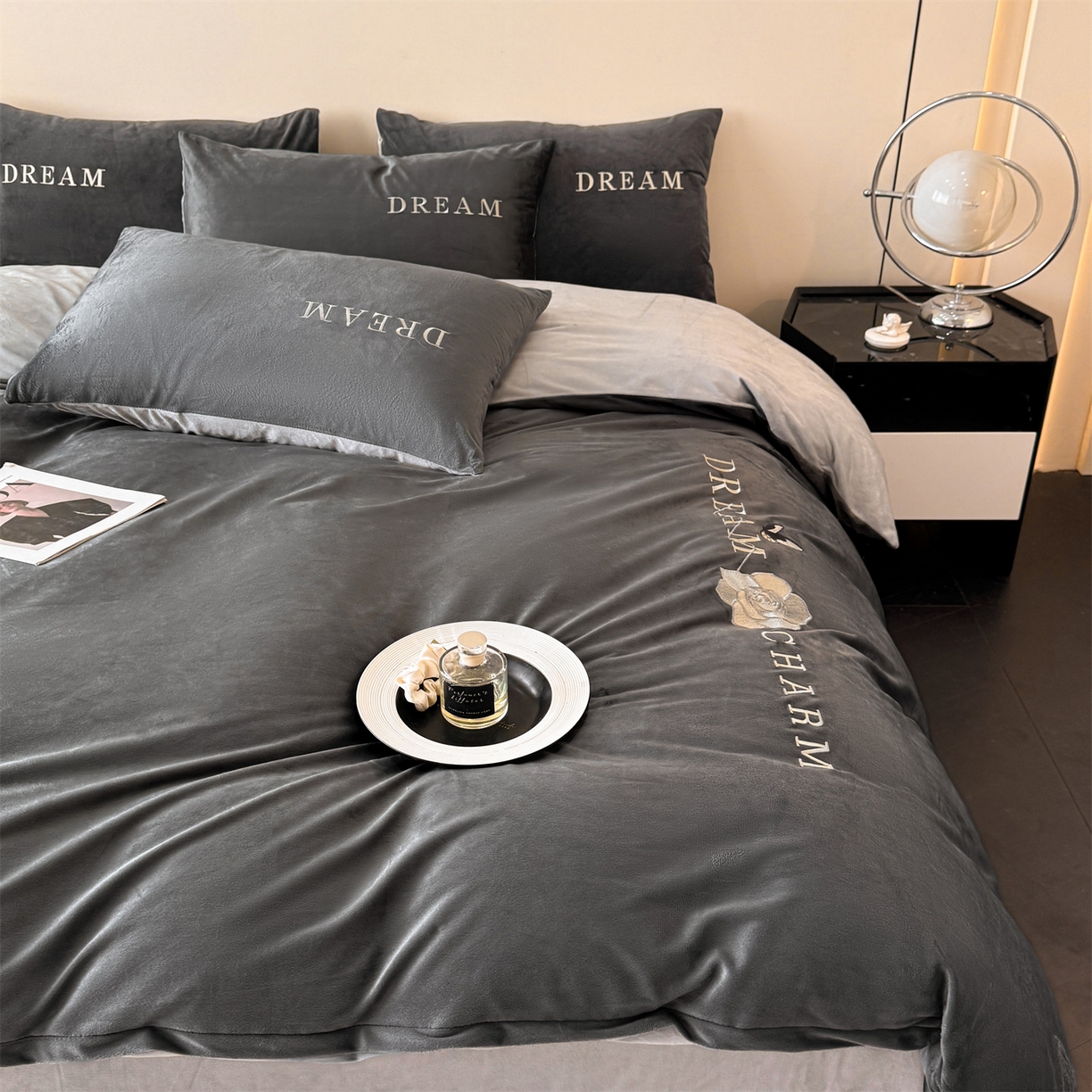 91家纺网 家纺一手货源 找家纺 云棉坊 2025新款水晶绒刺绣四件套-初见 初见-高级灰