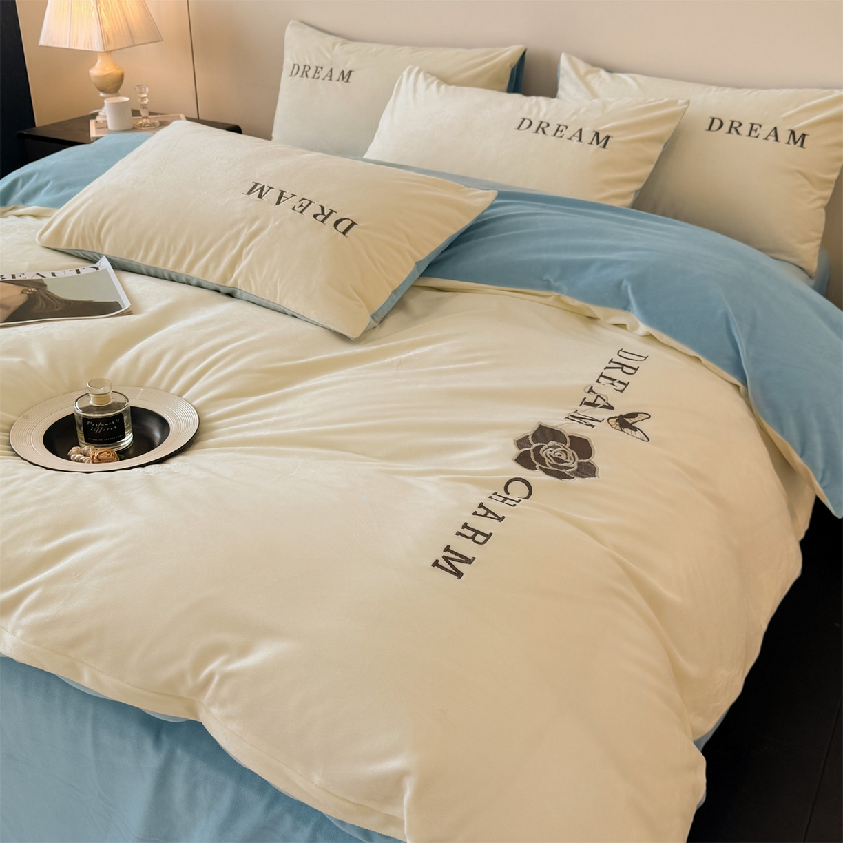 91家纺网 家纺一手货源 找家纺 云棉坊 2025新款水晶绒刺绣四件套-初见 初见-奶白兰