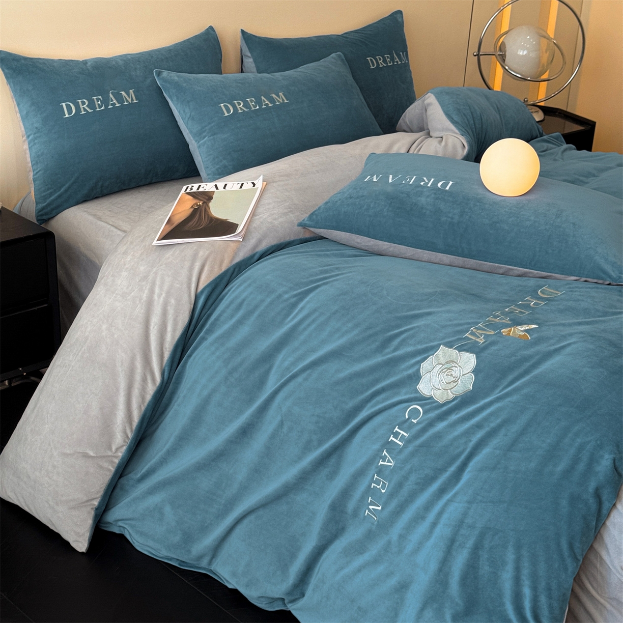 91家纺网 家纺一手货源 找家纺 云棉坊 2025新款水晶绒刺绣四件套-初见 初见-宾利蓝