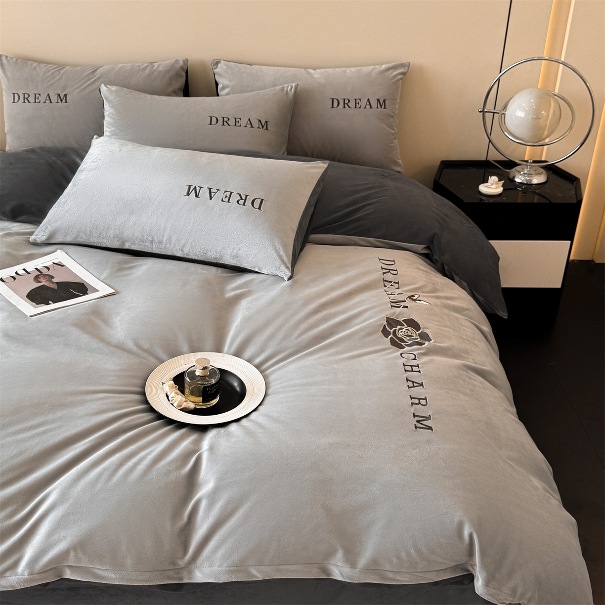 91家纺网 家纺一手货源 找家纺 云棉坊 2025新款水晶绒刺绣四件套-初见 初见-山灰