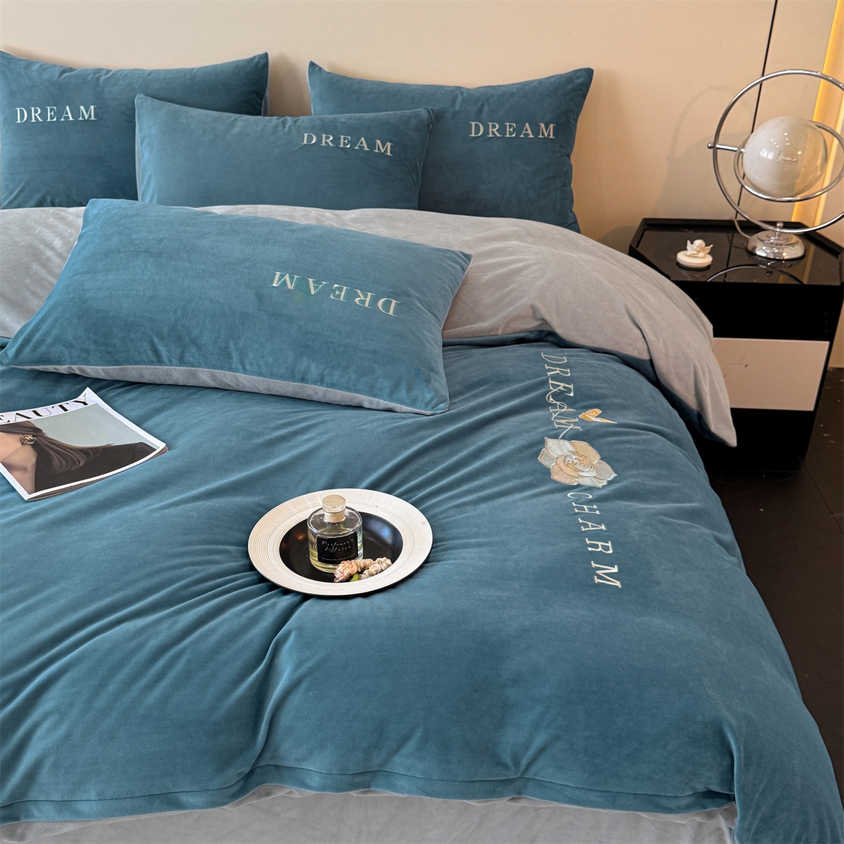 91家纺网 家纺一手货源 找家纺 云棉坊 2025新款水晶绒刺绣四件套-初见 初见-宾利蓝